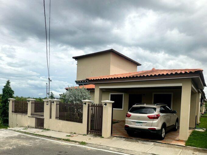 SPECTACULAR HOUSE FOR SALE IN LLANO HERMOSO URBANIZATION IN PENONOMÉ.