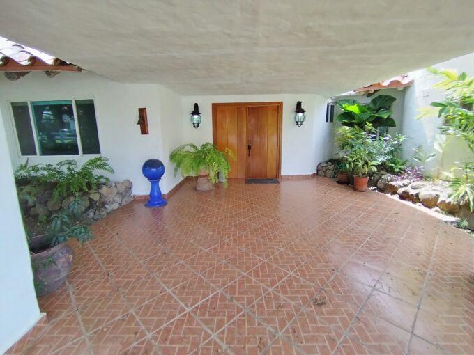 FOR SALE CHARMING HOUSE IN PUNTA BARCO RESORT