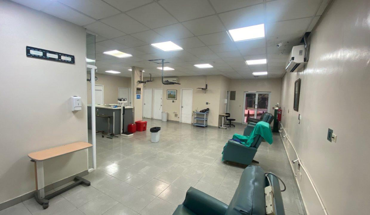 local 4 altos colon 25