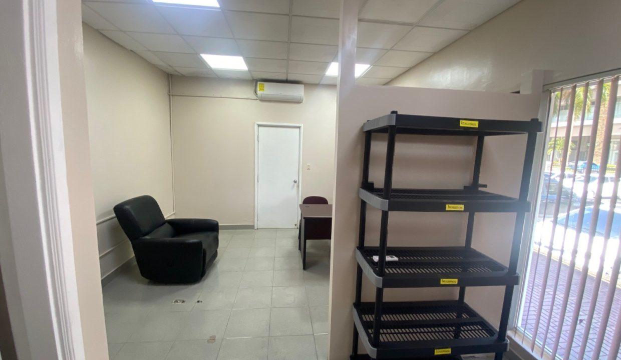 local 4 altos colon 30