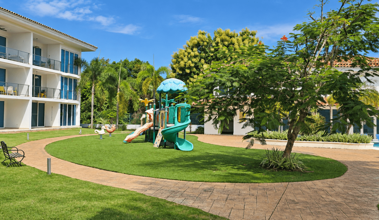 Vista tropical de piscina y parque (3)